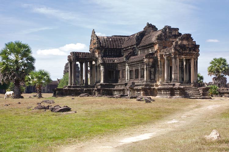 One of the library buildings of Angkor Wat