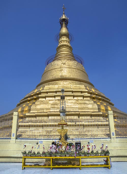 The 40 meter tall Botataung pagoda