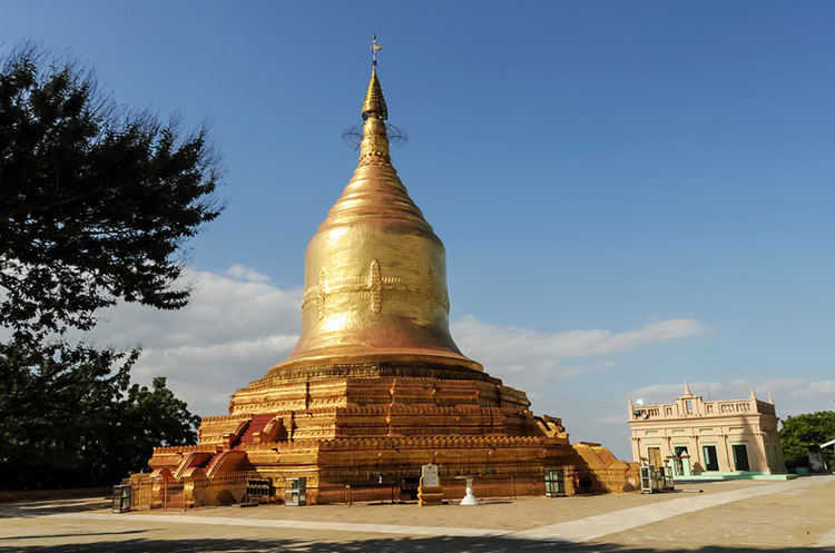The Lawkananda pagoda topped with a hti adorned with jewels
