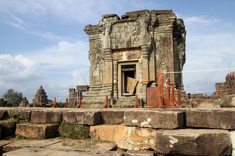 The sanctuary of the Phnom Bakheng in Angkor