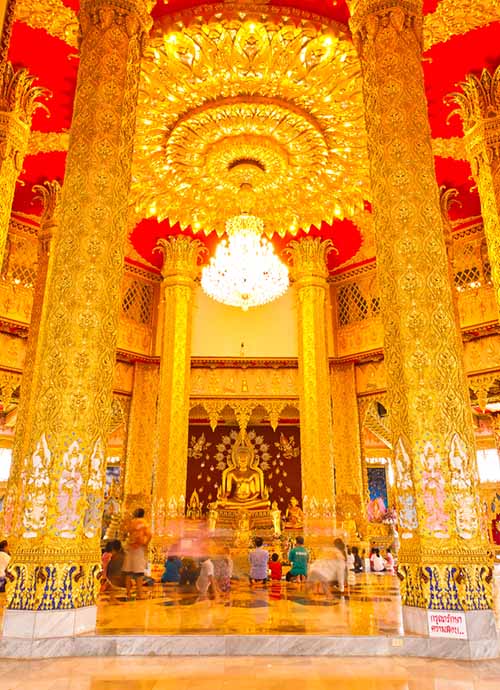 Buddha images on pedestal in the Phra Maha Chedi Chai Mongkol