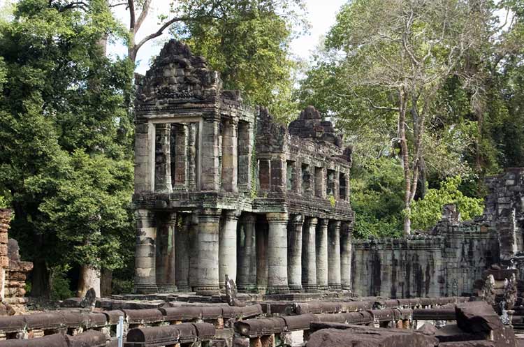 Two storey building with circular columns in the third enclosure of the Preah Khan