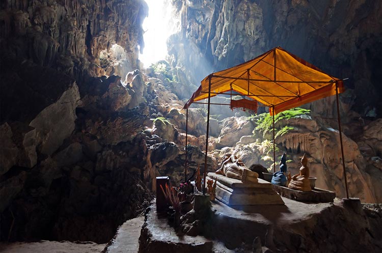 Buddha images in the Tham Phu Kham cave