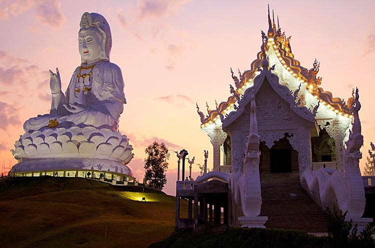 The Guanyin statue and the temple at Wat Huay Pla Kang, also known as “Big Buddha” of Chiang Rai