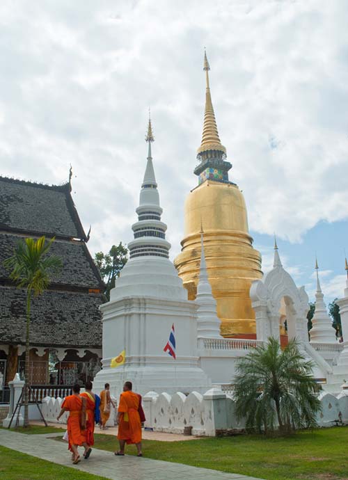 Chedis at Wat Suan Dok