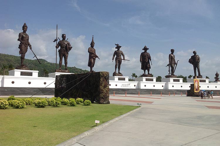 Giant statues of 7 Thai Kings at Rajabhakti Park
