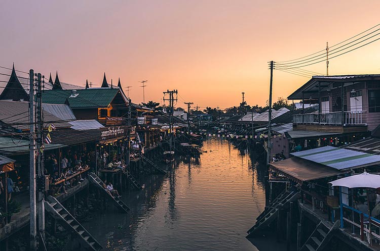 Amphawa floating market at dusk