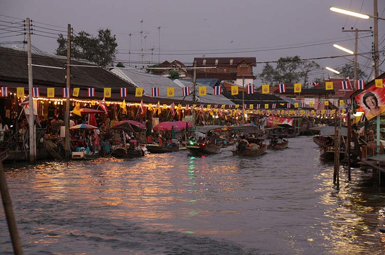 Amphawa floating market in the evening