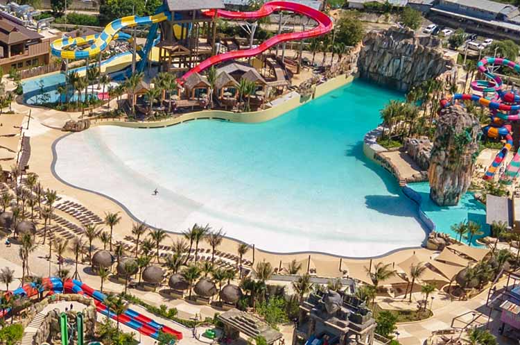 The huge wave pool at Andamanda Water Park