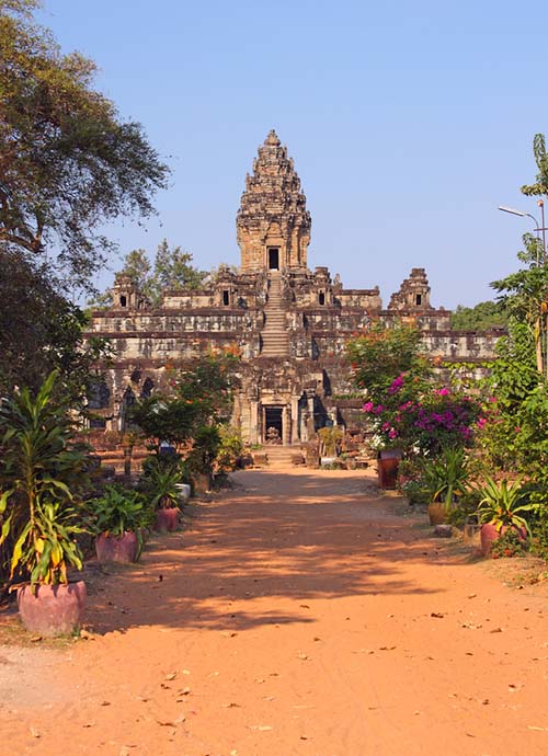 Approach to the Bakong temple