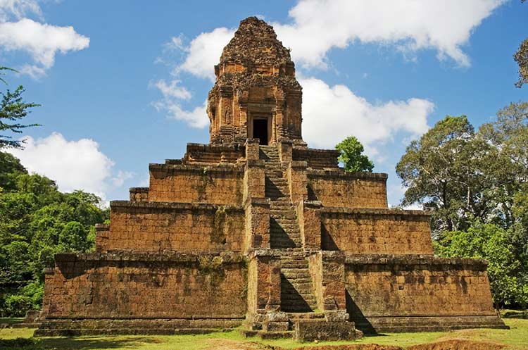 Stepped pyramid Baksei Chamkrong temple in Angkor