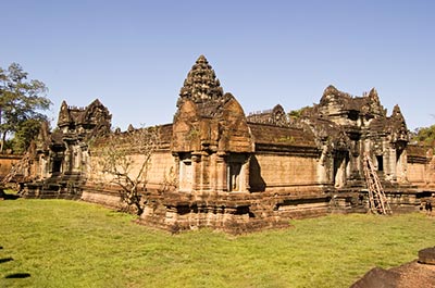 The Banteay Samre, a temple that contains both Buddhist and Hindu carvings