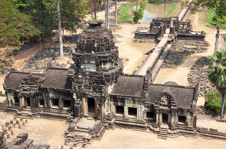 Entrance gopura of the Baphuon temple in Angkor