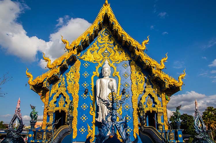 The back of the very ornately adorned assembly hall of the Blue Temple