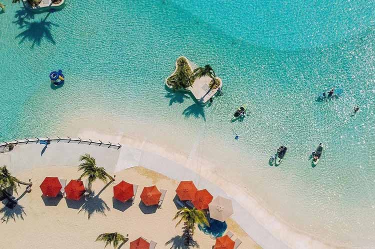 Relaxing in the Blue Tree Lagoon, Blue Tree Waterpark’s huge pool