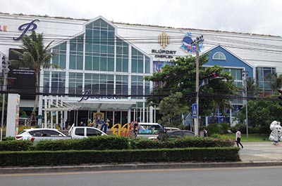 Modern five story shopping mall in Hua Hin