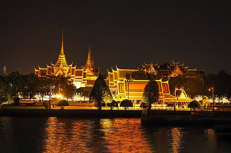 Evening view of the Grand Palace from the cruise ship
