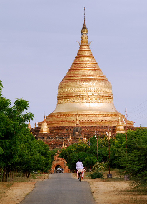 The gilded dome of the Dhammayazika