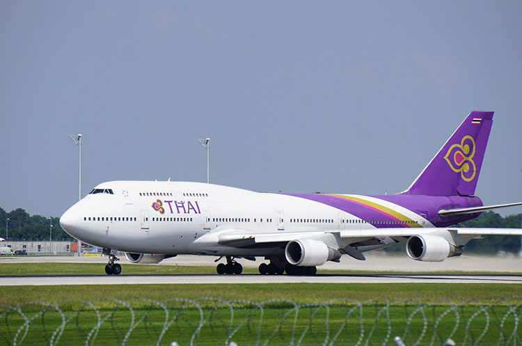 Thai airways flight departing