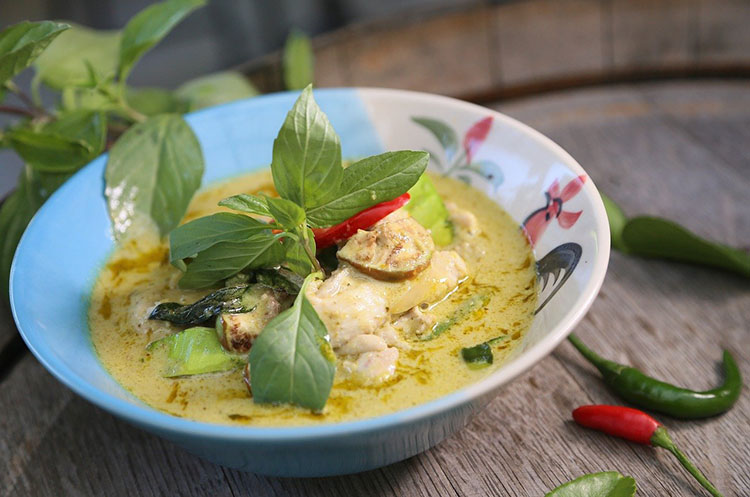 A bowl of gaeng keow wan gai, green curry with chicken