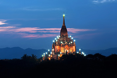 The tall Gawdawpalin temple at dusk