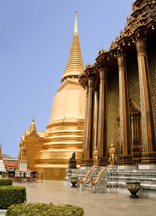 A golden chedi and the temple of the Emerald Buddha