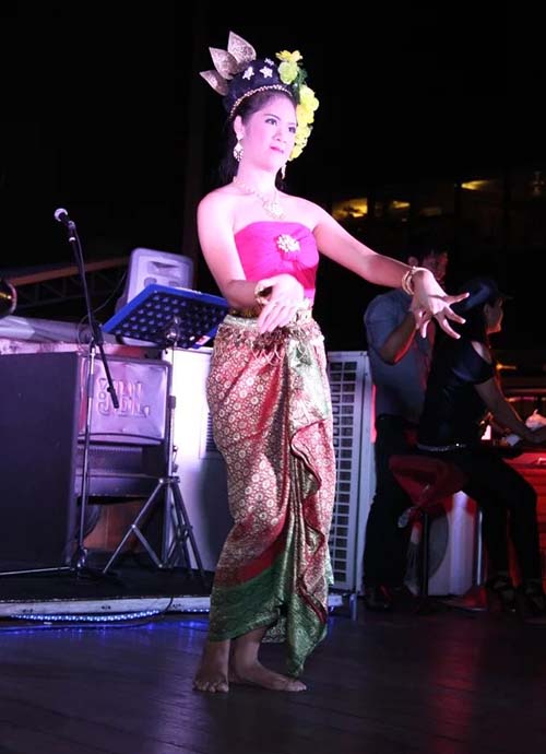 Classical Thai dance performance