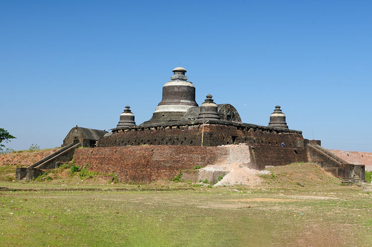 Htukkanthein temple in Mrauk U