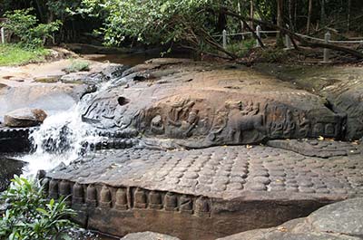 Carvings of lingas and Hindu deities at Kbal Spean