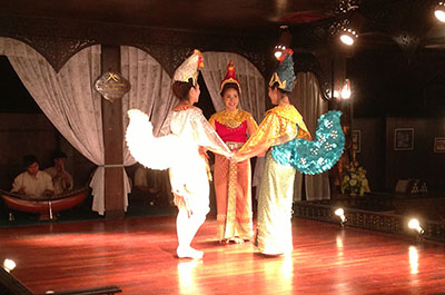 Three girls performing a Lanna dance