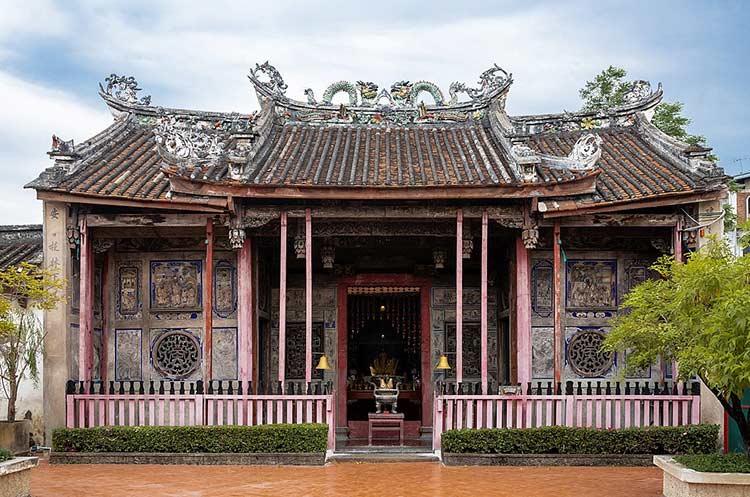 Kian Un Keng Shrine on the West bank of the Chao Phraya river, Bangkok