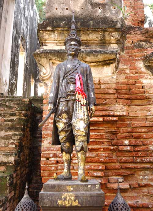A statue of King Narai in the palace