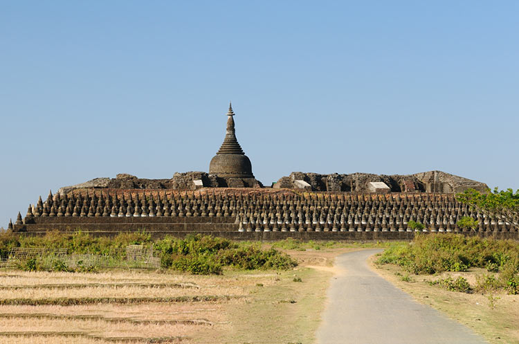 Koe-Thaung temple in Mrauk U