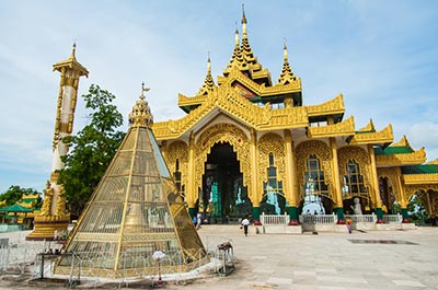 The Kyauk Taw Gyi pagoda in Yangon