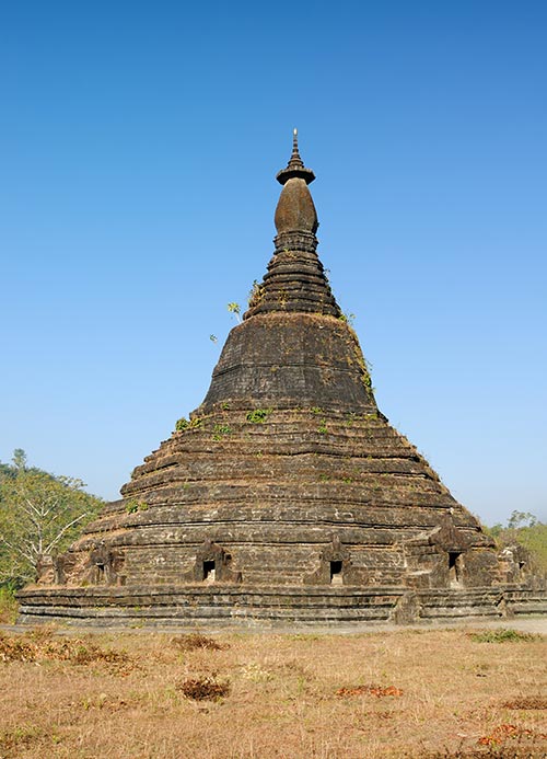 Laungbanpyauk Pagoda in Mrauk U