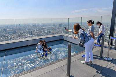 The glass tray at 310 meters above ground