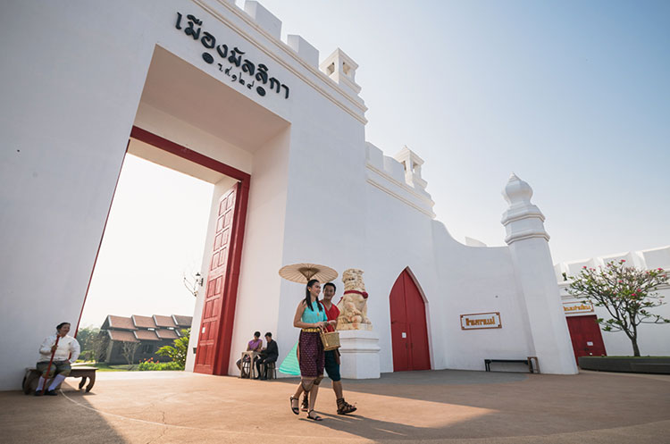 Visitors dressed in the traditional clothing of 1905 in Mallika City