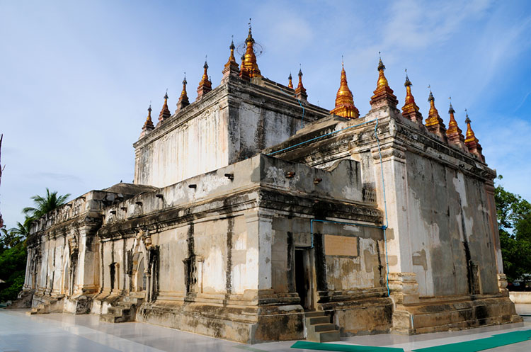 The Manuha temple in Bagan