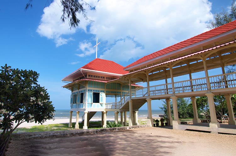 Corridor leading to a bathing pavilion