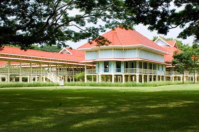 The seaside Maruekhathaiyawan Palace