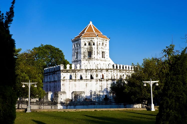 The old Phra Sumen Fort on the banks of the Chao Phraya river