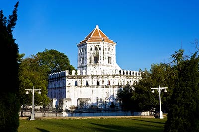 Phra Sumen fort