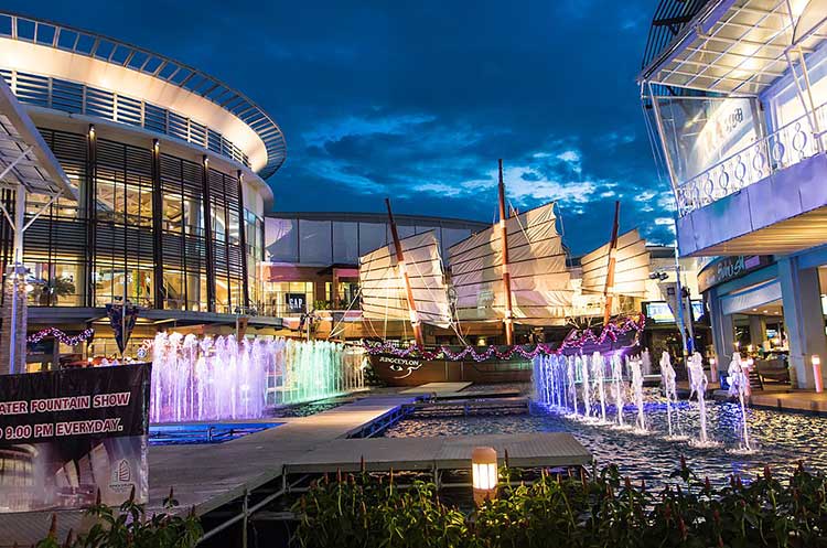 The junk boat at Jungceylon shopping center in Patong