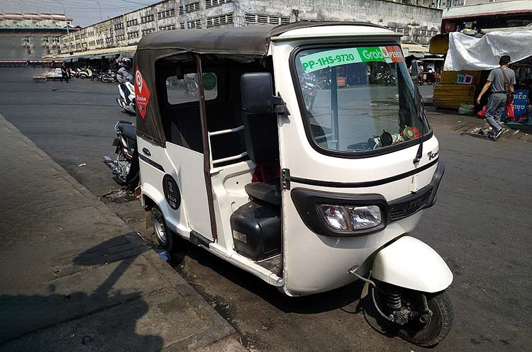 A tuk tuk on the streets on Phnom Penh