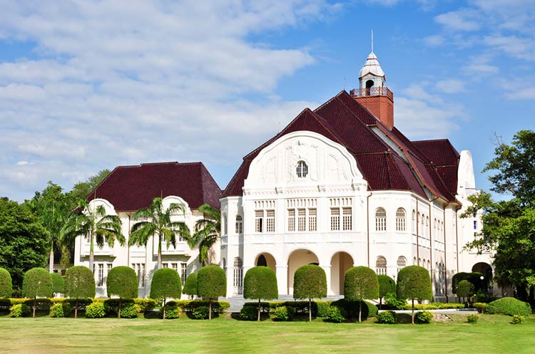 Phra Ram Ratchaniwet Palace