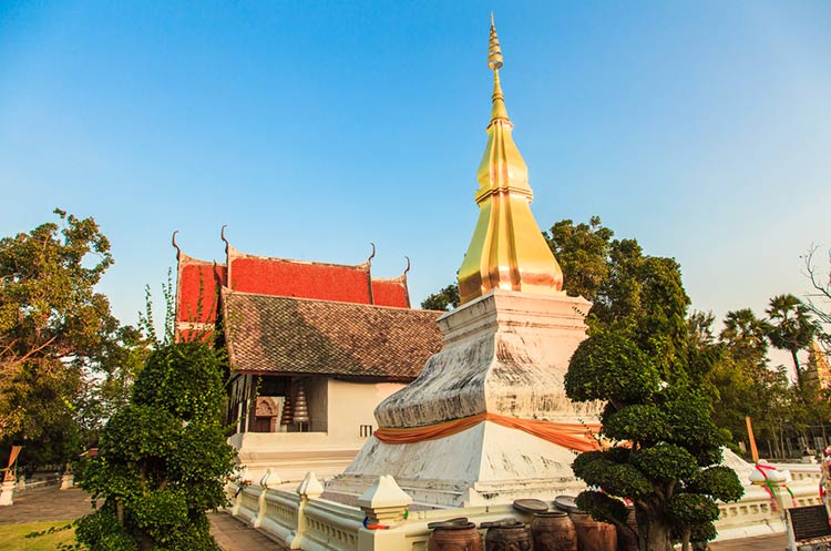 Golden Laotian style chedi at Phra That Kham Kaen