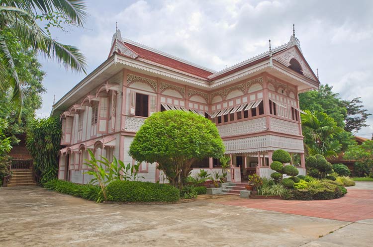 Teak mansion in Phrae