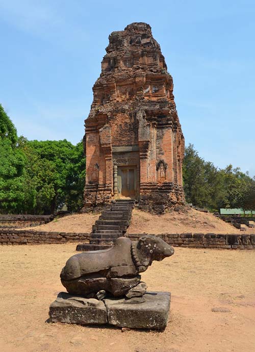 Nandi the sacred bull in front of one of the sanctuary towers of the Preah Ko