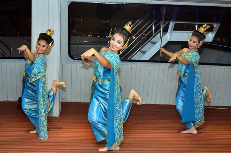 Thai classical dance performance