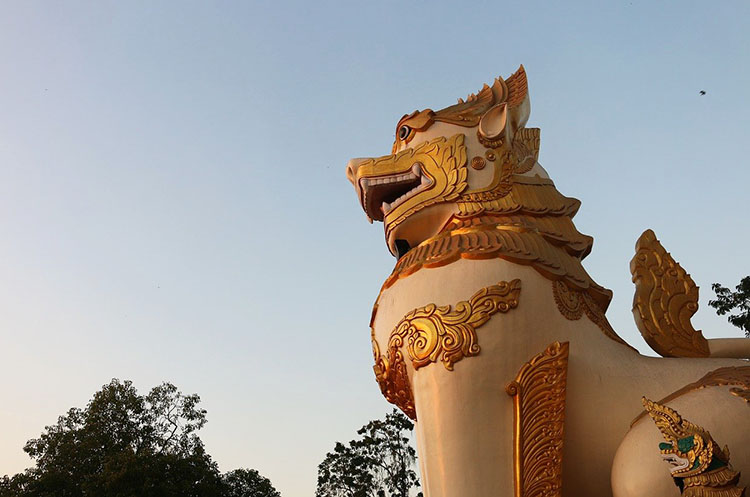 A Cinthe guarding the pagoda